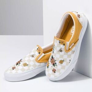 **SOLD** VANS Classic Slip-On (Cottage Check) Black/True White Sneakers